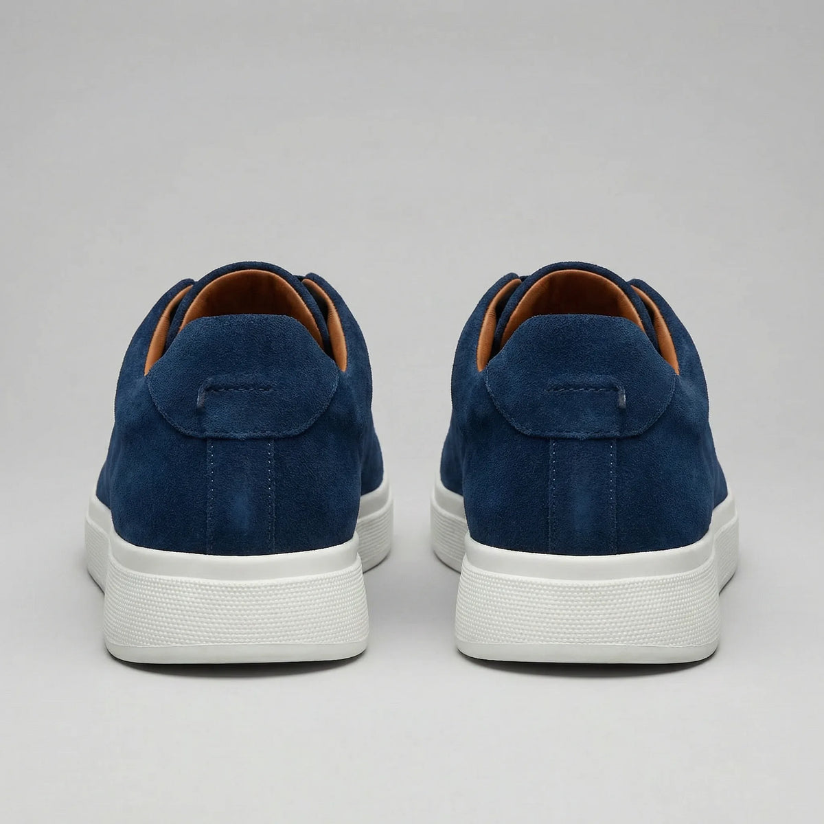 Lage suede sneakers met veters
