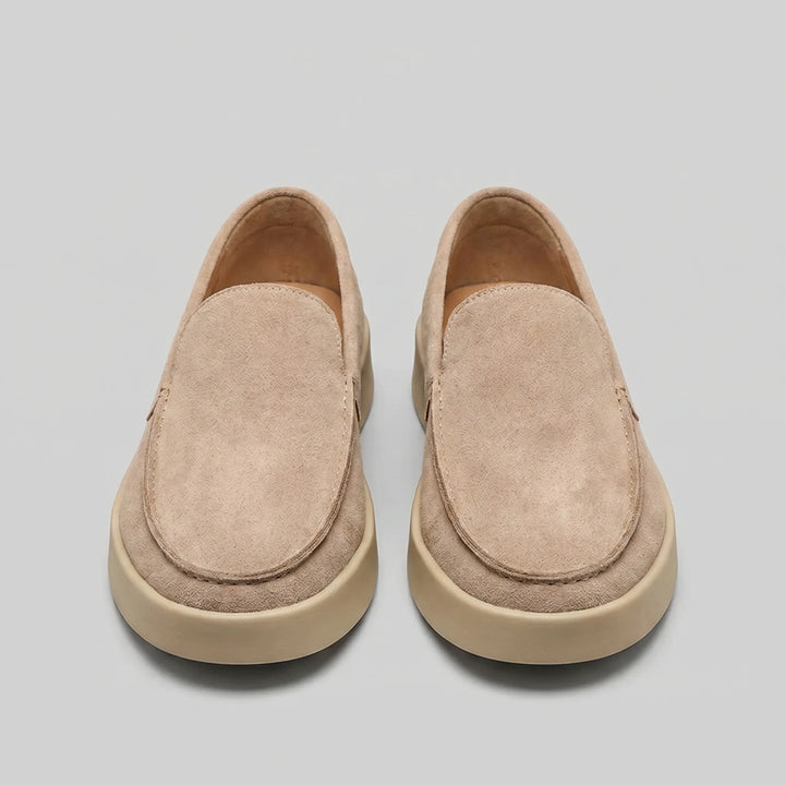 Suede loafers met contrasterende zool
