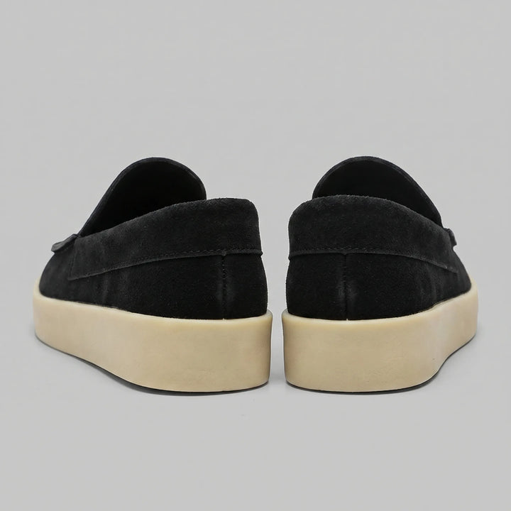 Suede loafers met contrasterende zool