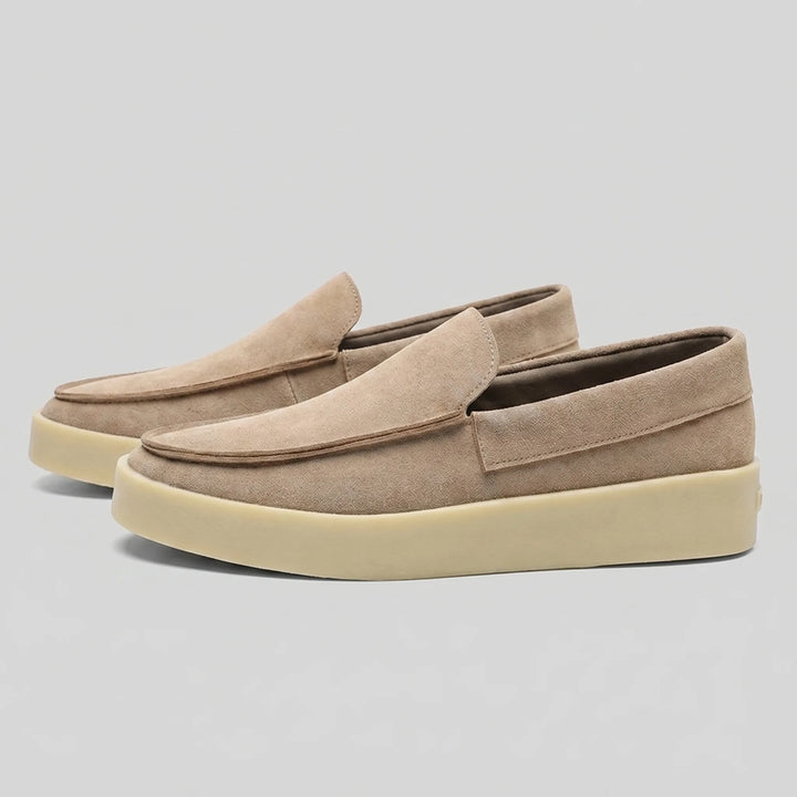 Suede loafers met contrasterende zool