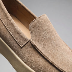 Suede loafers met contrasterende zool