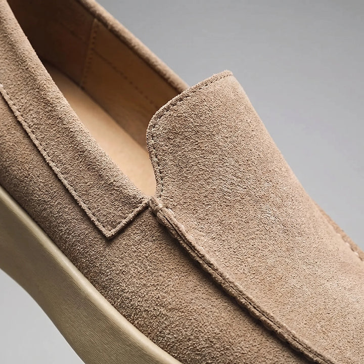 Suede loafers met contrasterende zool