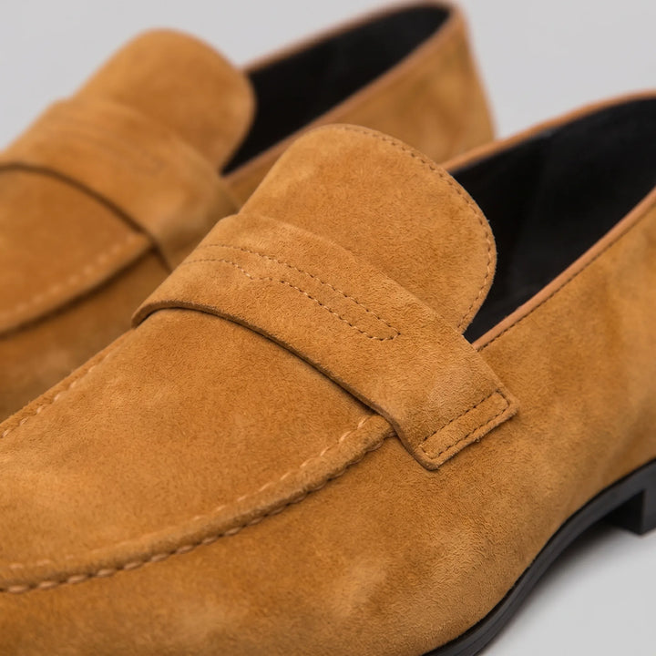 Bruine penny loafers met suède look