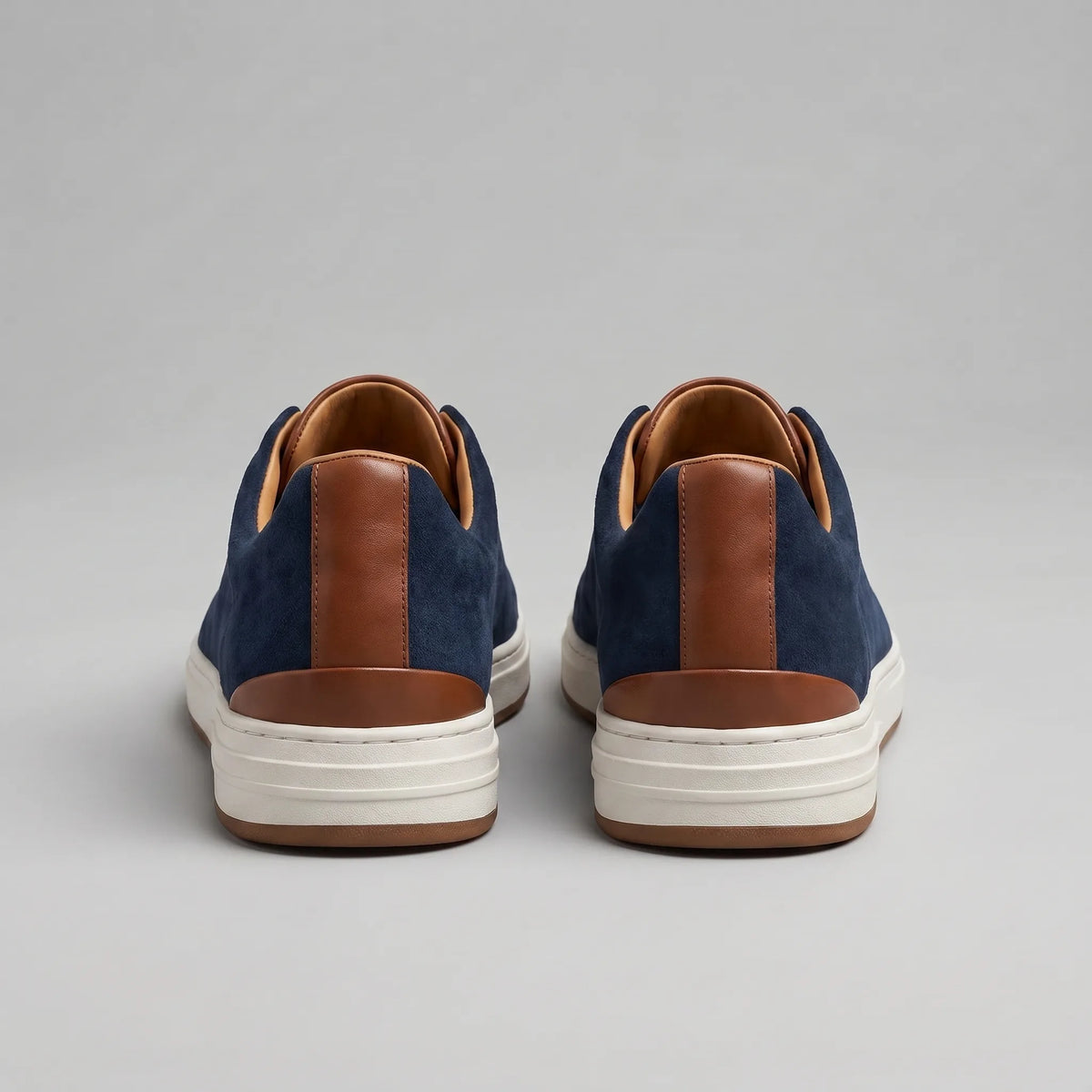 Slip-on sneakers met suède