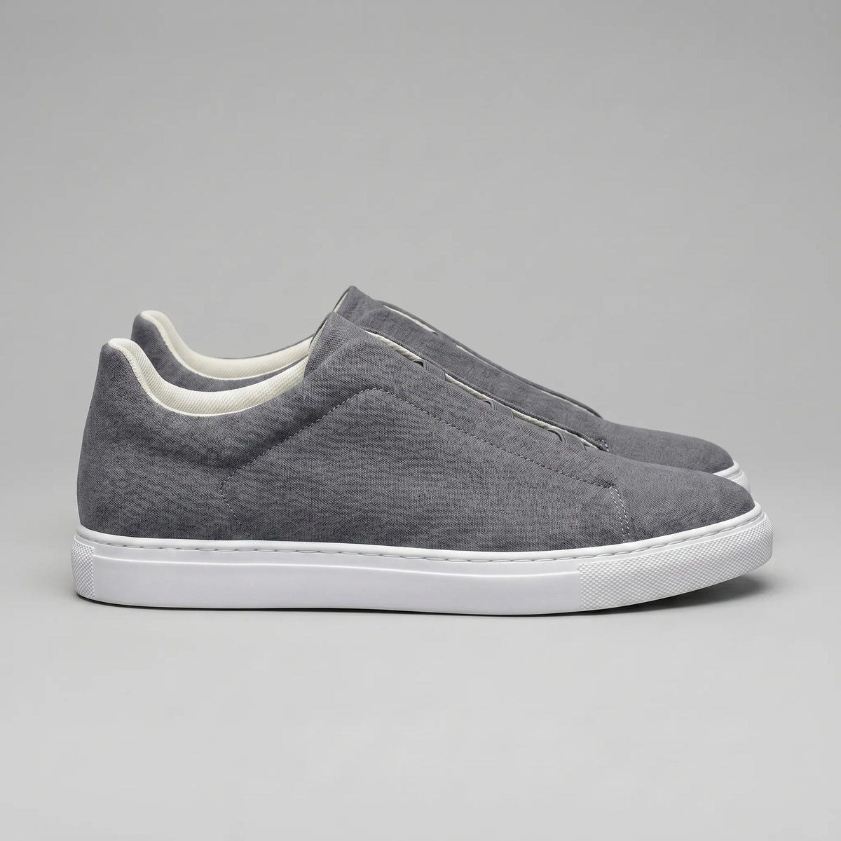 Slip-on sneakers met suède