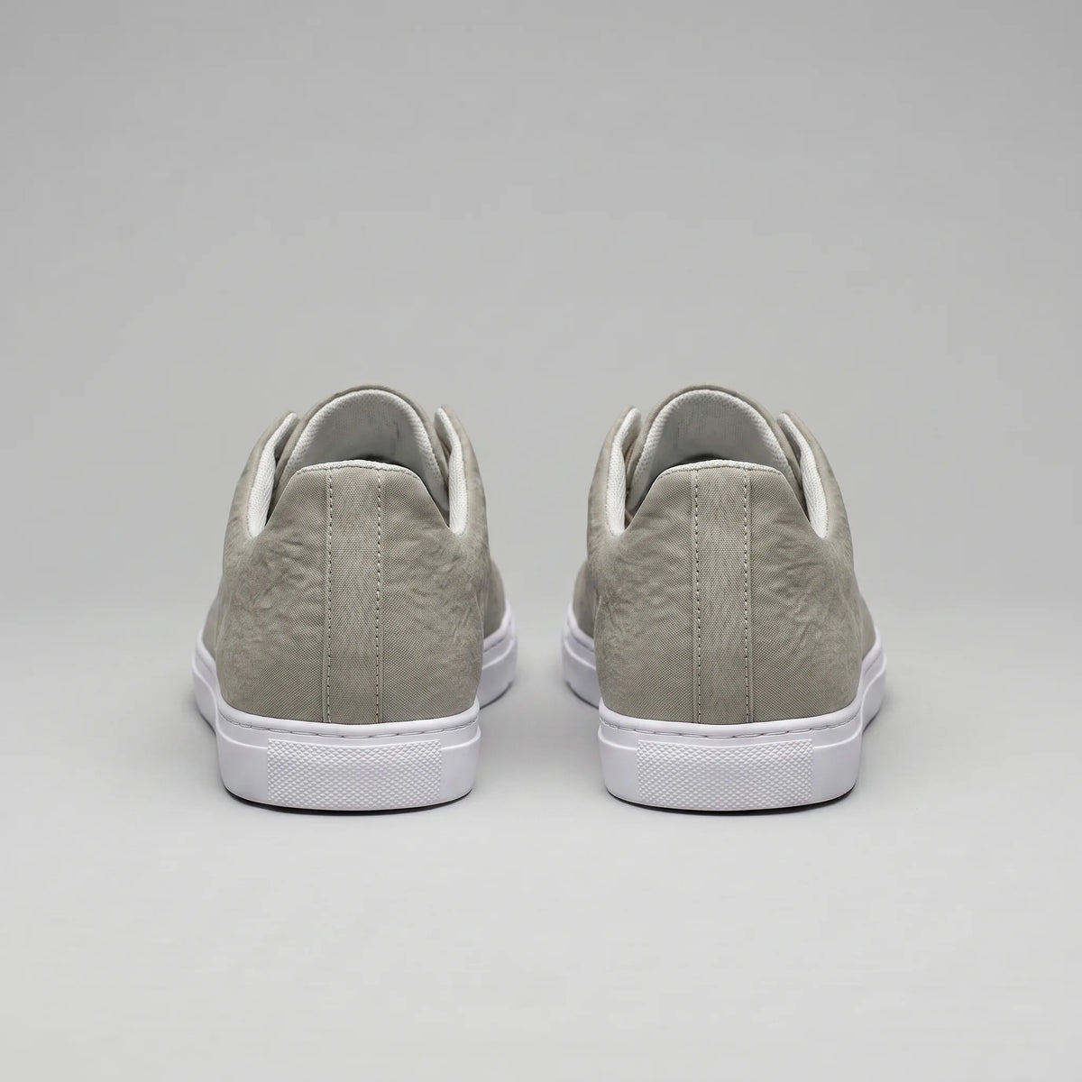 Slip-on sneakers met suède