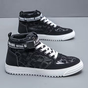 Hoge sneakers met grafisch patroon en vetersluiting