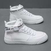 Hoge sneakers met grafisch patroon en vetersluiting