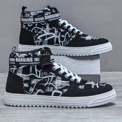 Hoge sneakers met grafisch patroon en vetersluiting