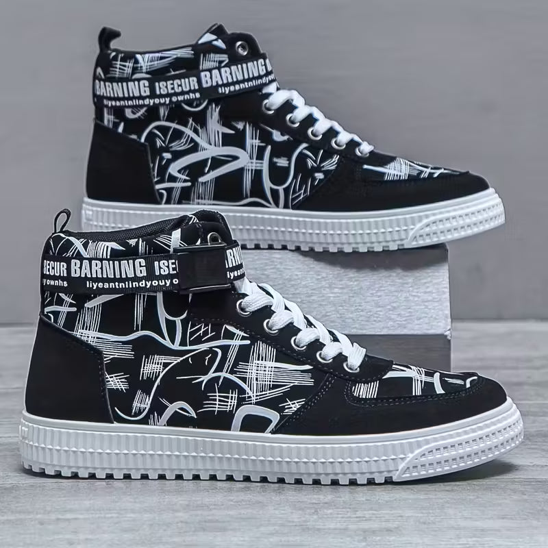 Hoge sneakers met grafisch patroon en vetersluiting