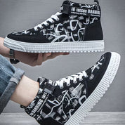 Hoge sneakers met grafisch patroon en vetersluiting