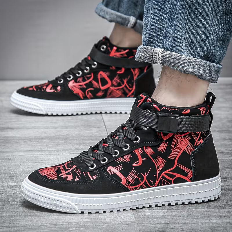 Hoge sneakers met grafisch patroon en vetersluiting