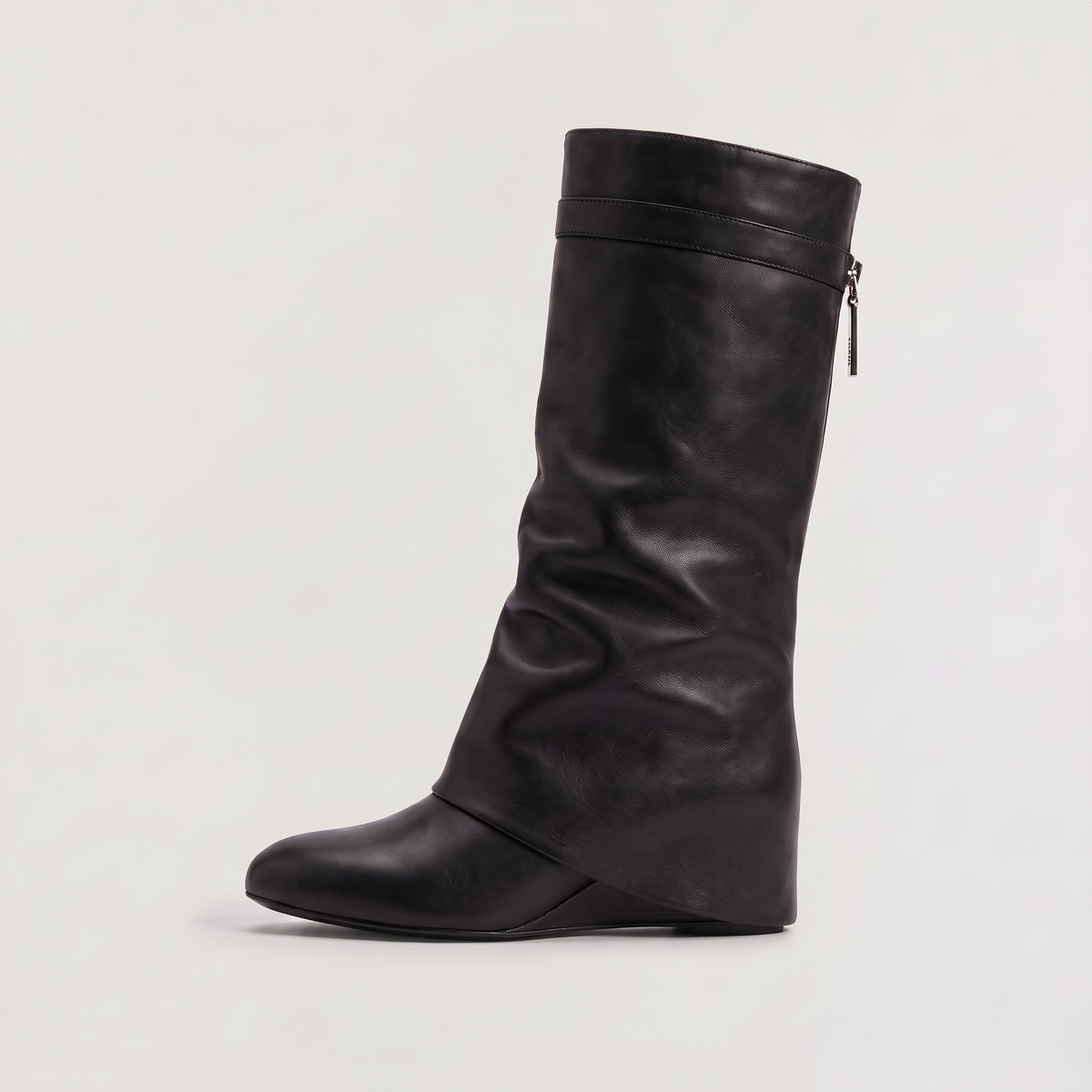 Knee-high boots with cuff