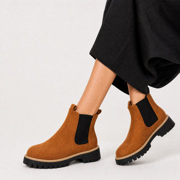Suede enkellaarsjes met blokhak