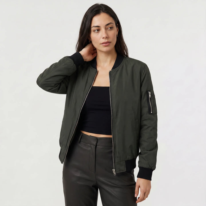 Bomber jacket met ribgebreide details