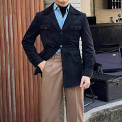 Jas met klassieke kraag en klepzakken