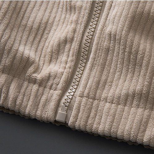 Jas van ribstof met ritssluiting en opstaande kraag