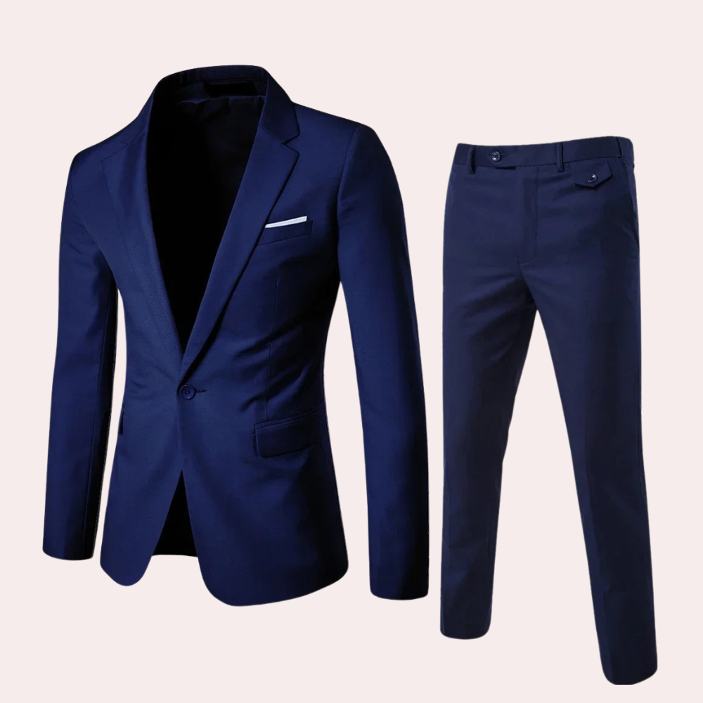 Stijlvol herenpak met een trendy blazer en bijpassende pantalon, perfect voor formele gelegenheden en zakelijke meetings. Gemaakt van hoogwaardige materialen voor luxe uitstraling en comfort, met een slim fit design voor een moderne look. Verkrijgbaar in diverse veelzijdige kleuren. Voeg dit herenpak toe aan je collectie voor een ongeëvenaarde combinatie van stijl, comfort en veelzijdigheid!