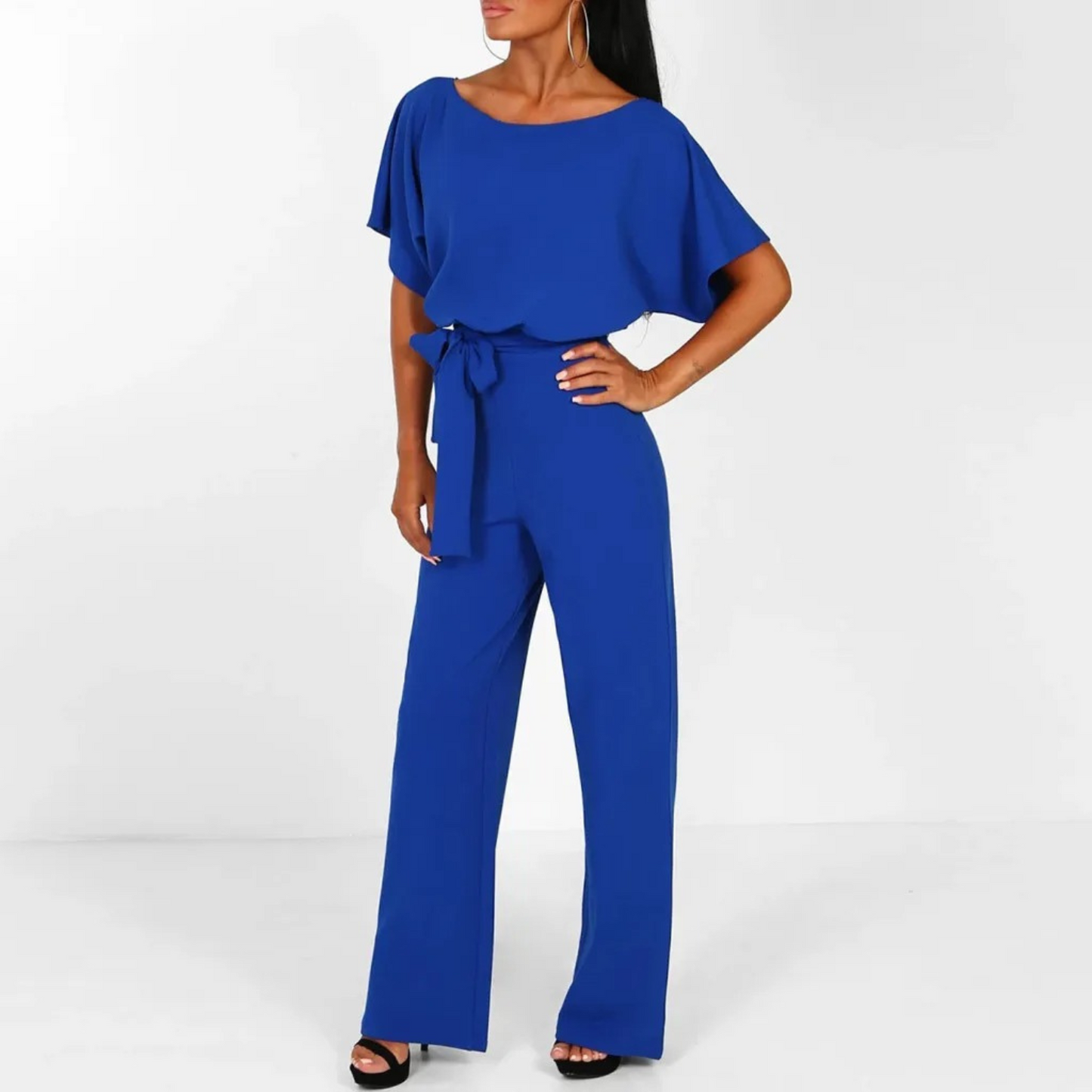 Dames jumpsuit, perfect voor elke gelegenheid. Biedt comfort, elegantie en veelzijdigheid in trendy kleuren. Gemaakt van comfortabel en ademend materiaal voor een flatterende, elegante uitstraling.