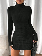 Jurk met hoge col en lange mouwen in slim fit