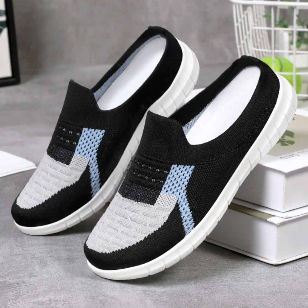 Knitted_shoes_black_blue_img2.png