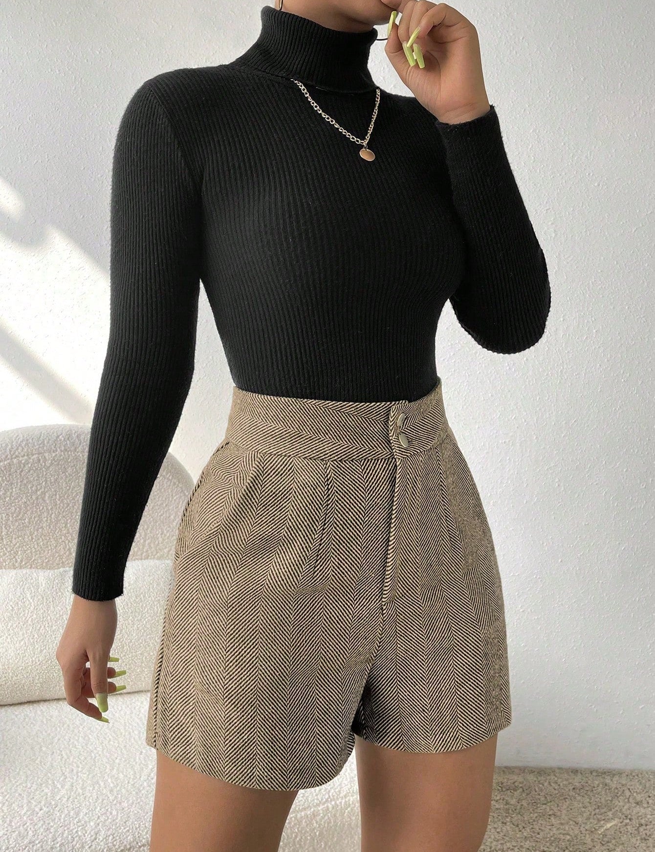 Korte broek met visgraatmotief en hoge taille