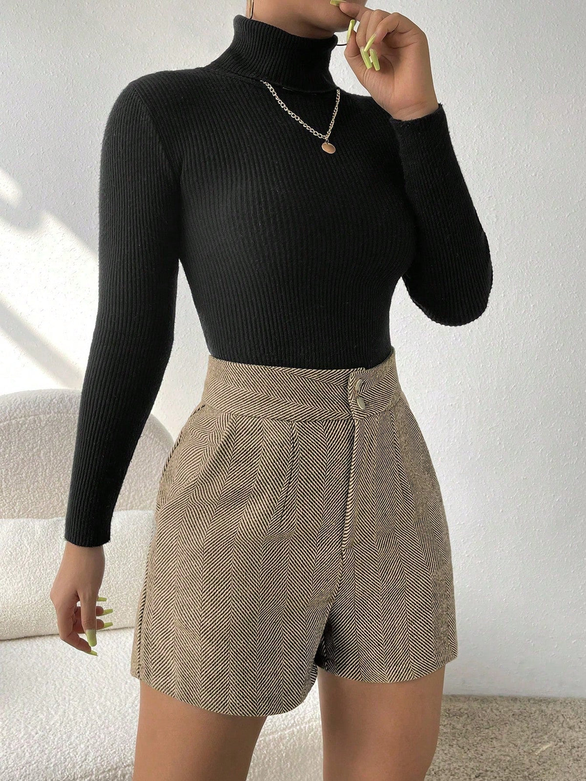 Korte broek met visgraatmotief en hoge taille