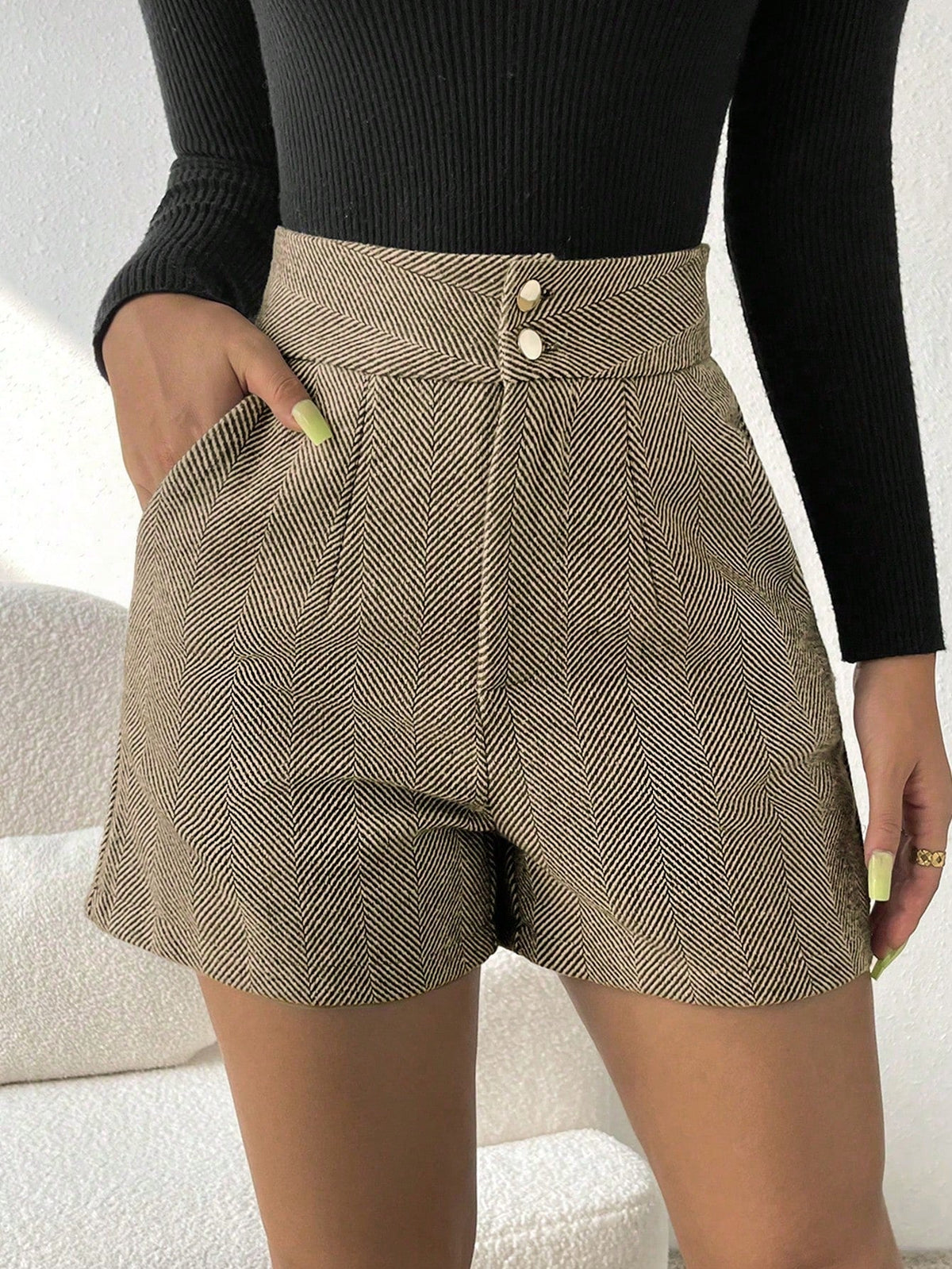 Korte broek met visgraatmotief en hoge taille