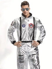 Kostuum met zilveren glanzende afwerking en emblemen