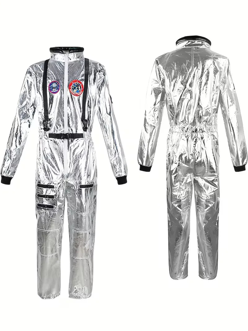 Kostuum met zilveren glanzende afwerking en emblemen