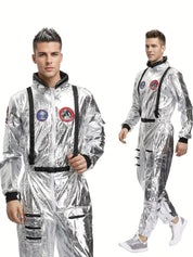 Kostuum met zilveren glanzende afwerking en emblemen