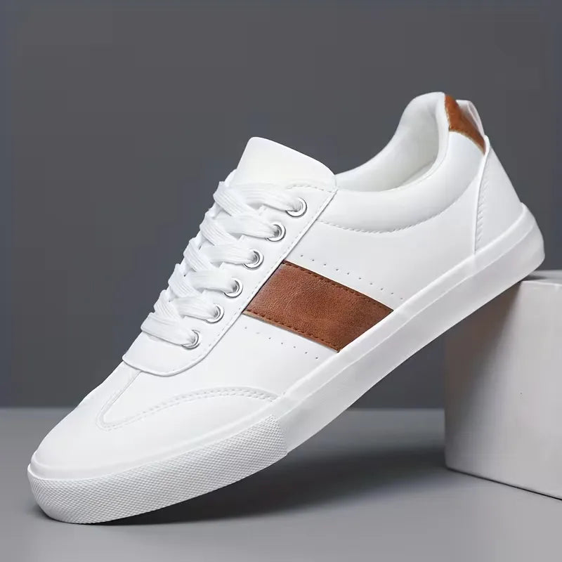 Lage sneakers met vetersluiting en suède accent
