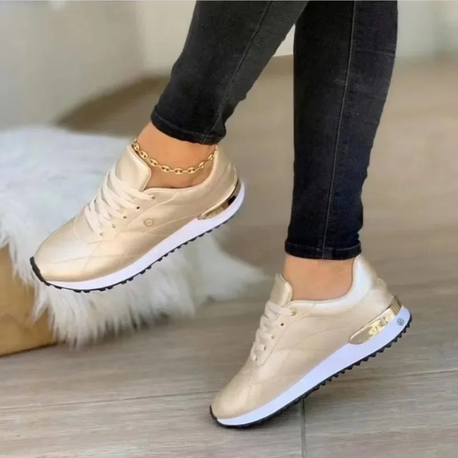 Lederen sneakers voor dames, ontworpen voor luxe, comfort en veelzijdige elegantie. Perfect voor diverse gelegenheden en eenvoudig te stylen voor zowel casual als chique looks.