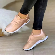 Lederen sneakers voor dames, ontworpen voor luxe, comfort en veelzijdige elegantie. Perfect voor diverse gelegenheden en eenvoudig te stylen voor zowel casual als chique looks.