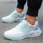 Lichte sneakers met vetersluiting voor outdoor activiteiten