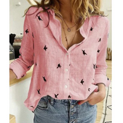 Deze linnen damesblouse is gemaakt van ademend materiaal voor ultiem draagcomfort, heeft een veelzijdig design en een losse pasvorm voor een casual en elegante uitstraling. Perfect voor een trendy en zomerse look, geschikt voor diverse gelegenheden en eenvoudig te combineren. Maattabel beschikbaar voor verschillende maten.