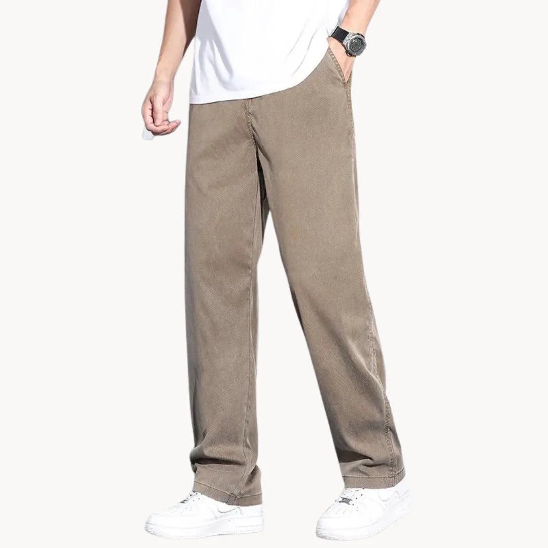 Losse broek met zijzakken en rechte snit