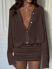 Mini-jurk met lange mouwen en diepe v-hals