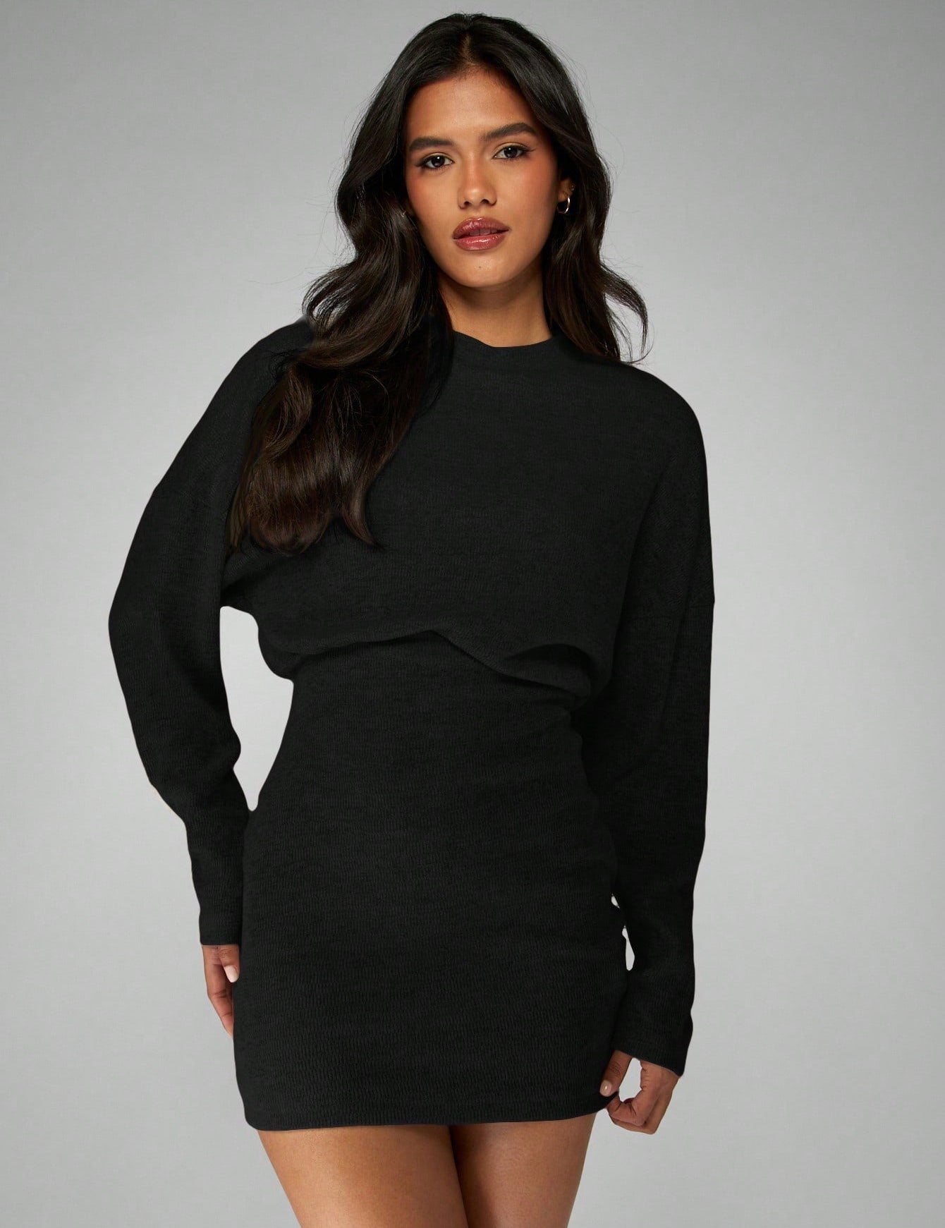 Mini-jurk met lange mouwen en ronde hals