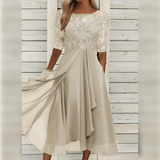 Elegante jurk gemaakt van zachte, hoogwaardige materialen met een luxueuze pasvorm voor de perfecte combinatie van stijl en comfort. Ideaal voor diverse gelegenheden en voorzien van een flatterende snit en bewegingsvrijheid.