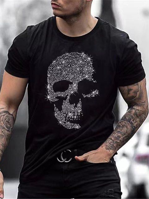 Oversized heren T-shirt met een trendy O-hals en strass steentjes voor een modieuze uitstraling. Een must-have voor mannen die op zoek zijn naar stijl en comfort.