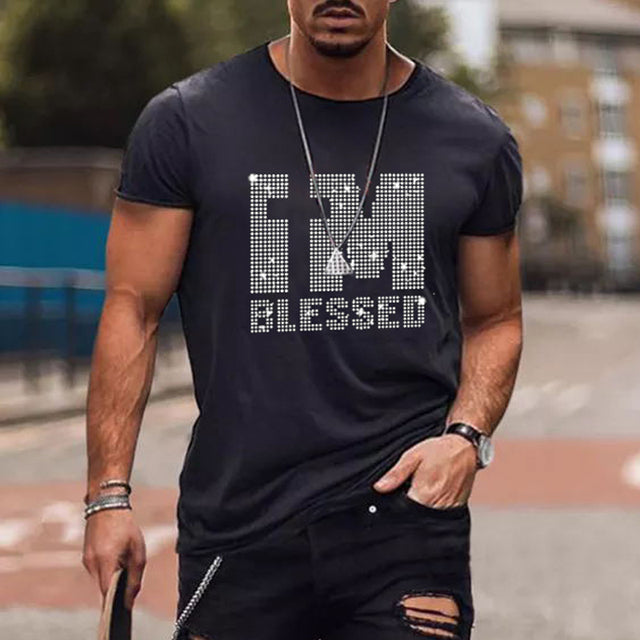 Oversized heren T-shirt met een trendy O-hals en strass steentjes voor een modieuze uitstraling. Een must-have voor mannen die op zoek zijn naar stijl en comfort.