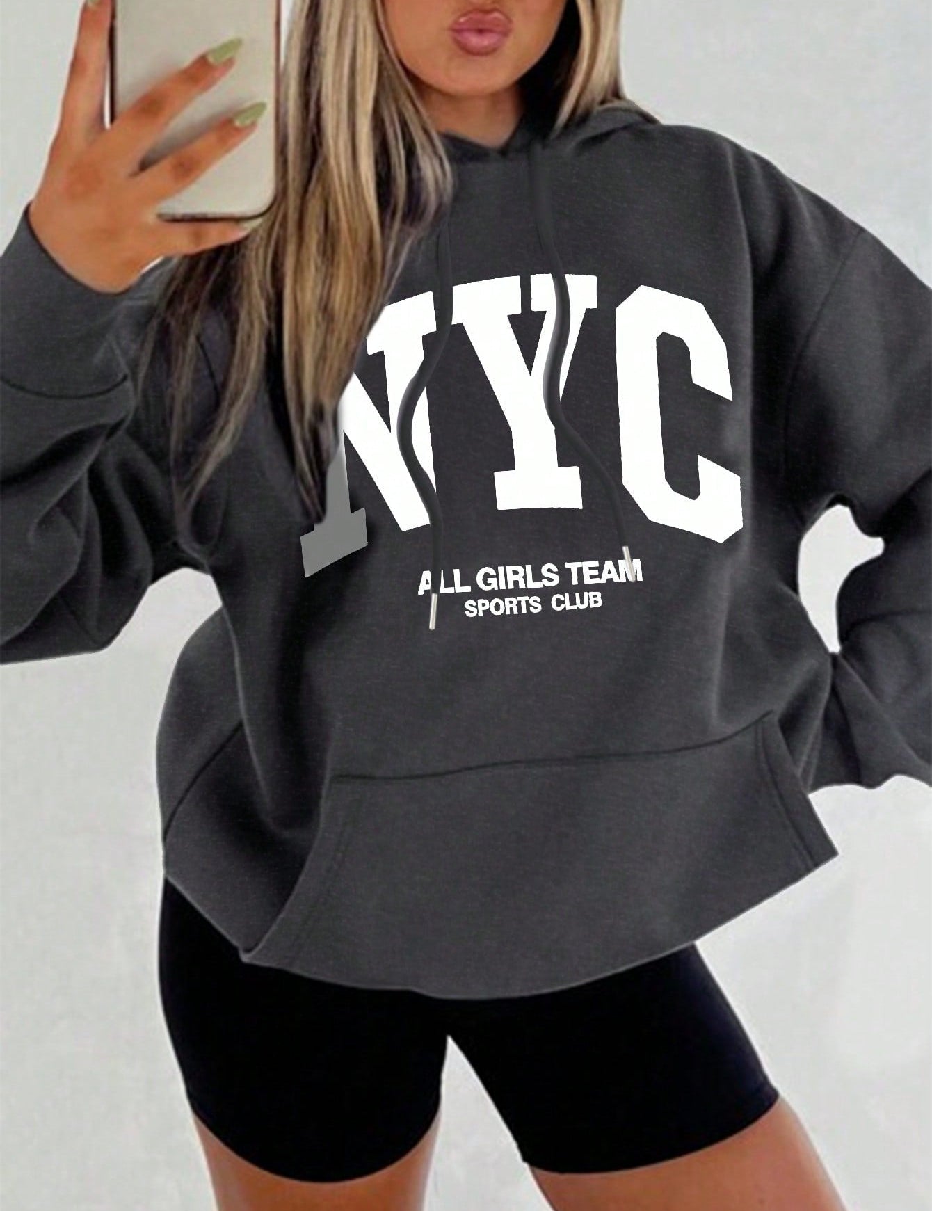 Oversized hoodie met drop shoulder ontwerp