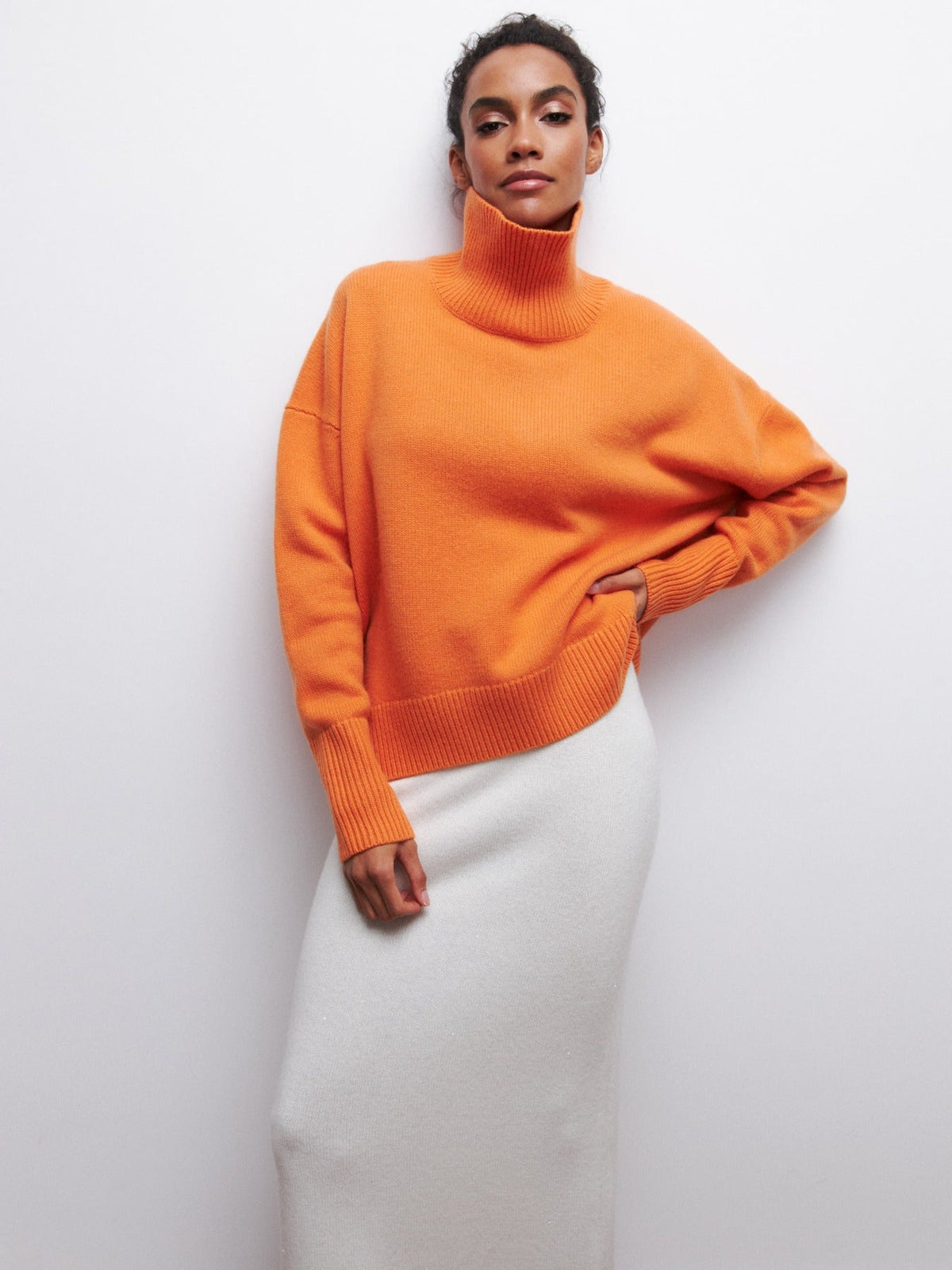Oversized trui met hoge col en ribgebreide afwerking