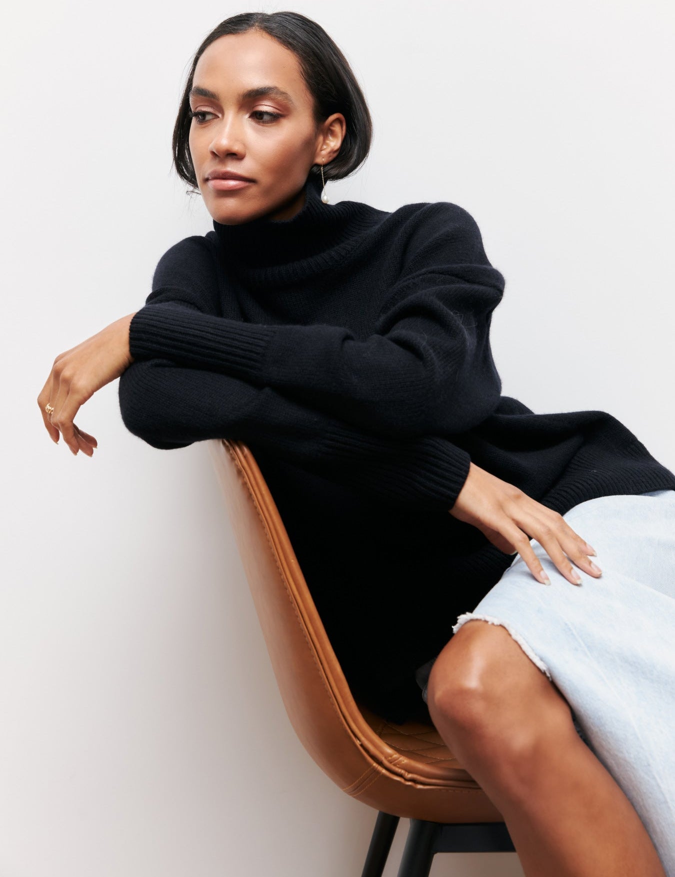 Oversized trui met hoge col en ribgebreide afwerking