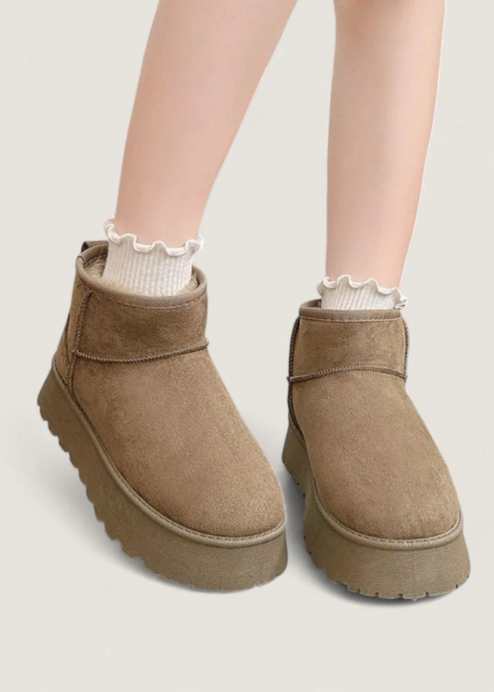 Winter boots met cushioned interior