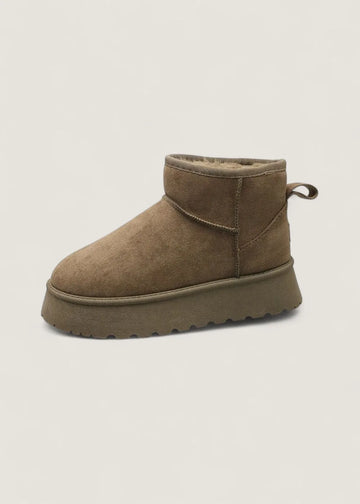 Winter boots met cushioned interior