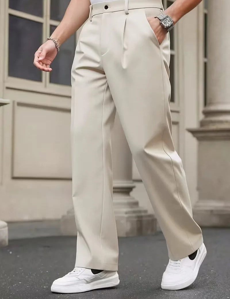 Rechte broek met geplooide details en zijzakken