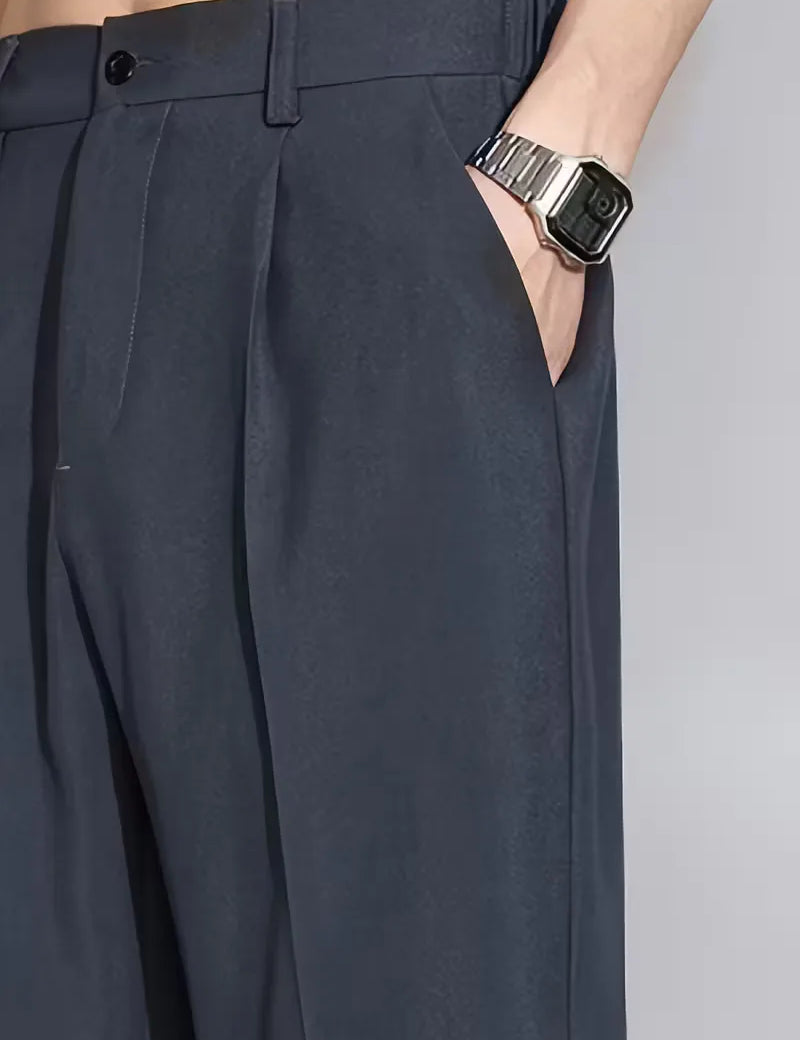 Rechte broek met geplooide details en zijzakken