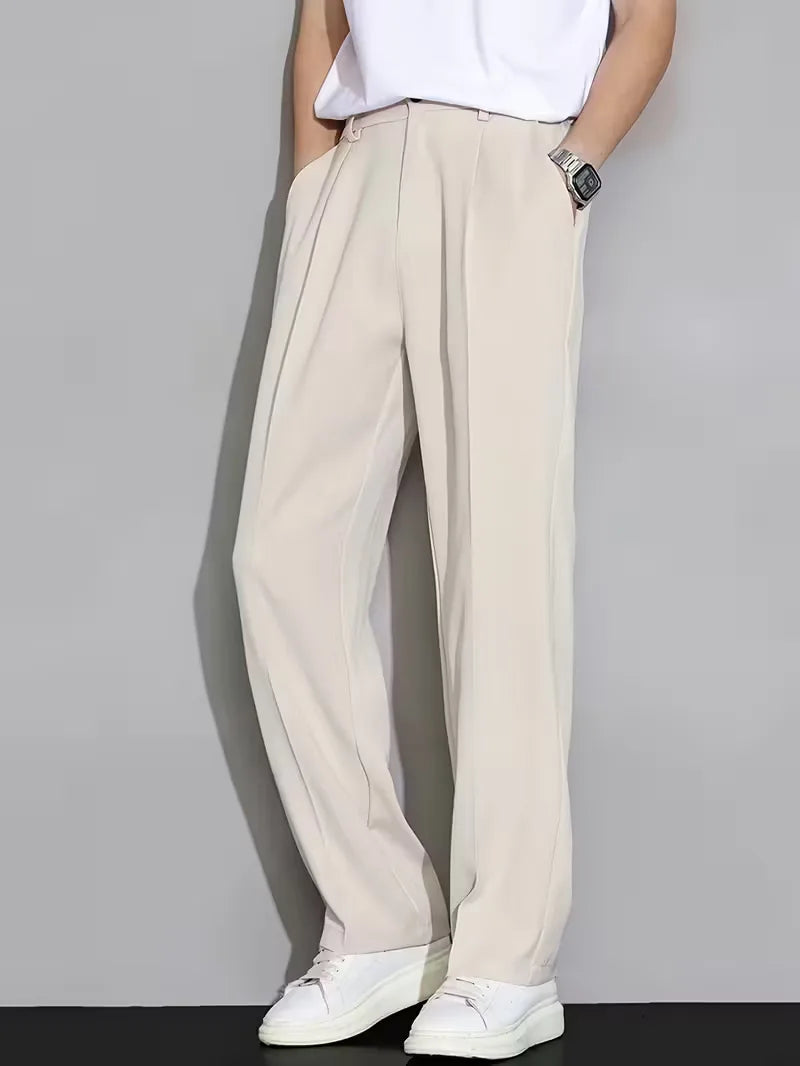Rechte broek met geplooide details en zijzakken